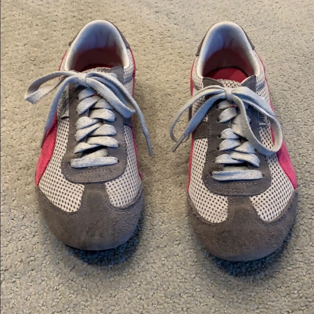 Puma Sneakers (size 7)